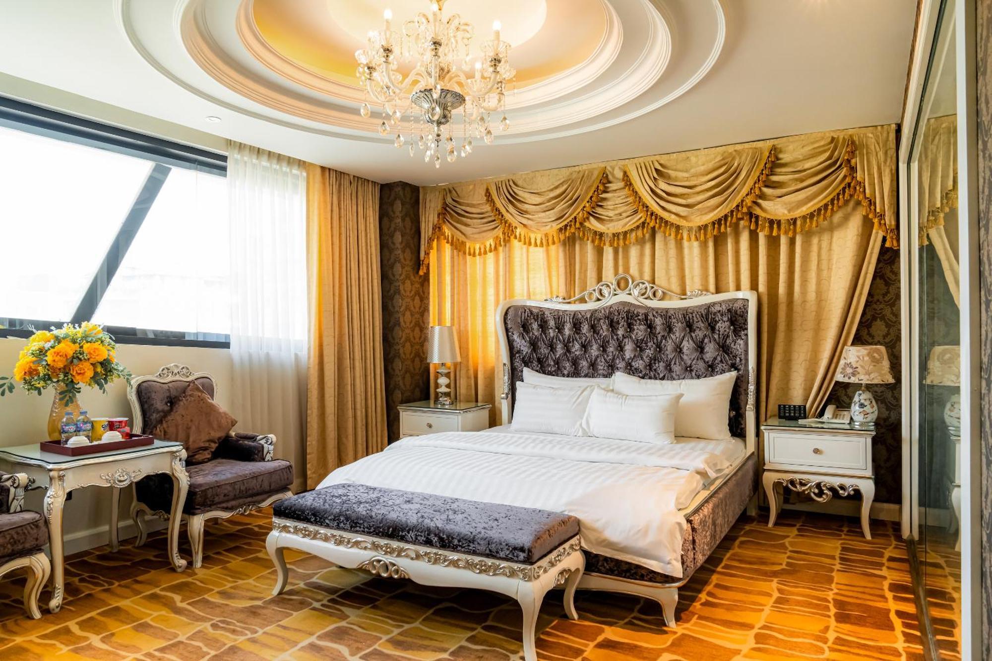 Hoang Trieu Hotel Thành Pho Ho Chí Minh Esterno foto