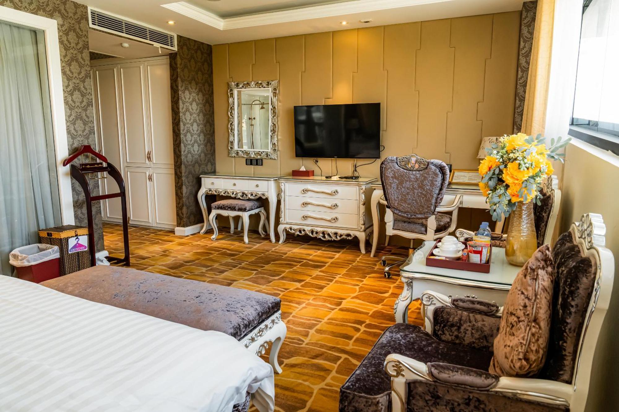 Hoang Trieu Hotel Thành Pho Ho Chí Minh Esterno foto