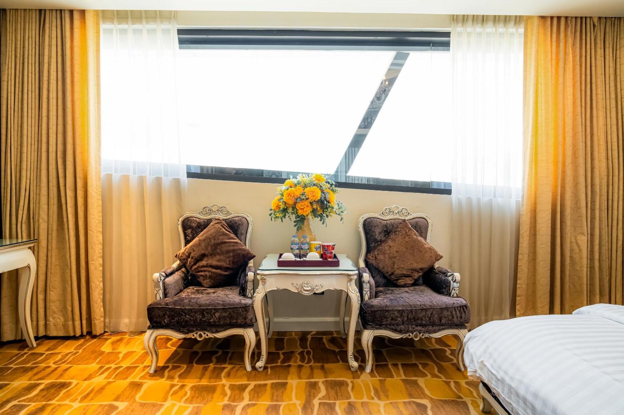 Hoang Trieu Hotel Thành Pho Ho Chí Minh Esterno foto