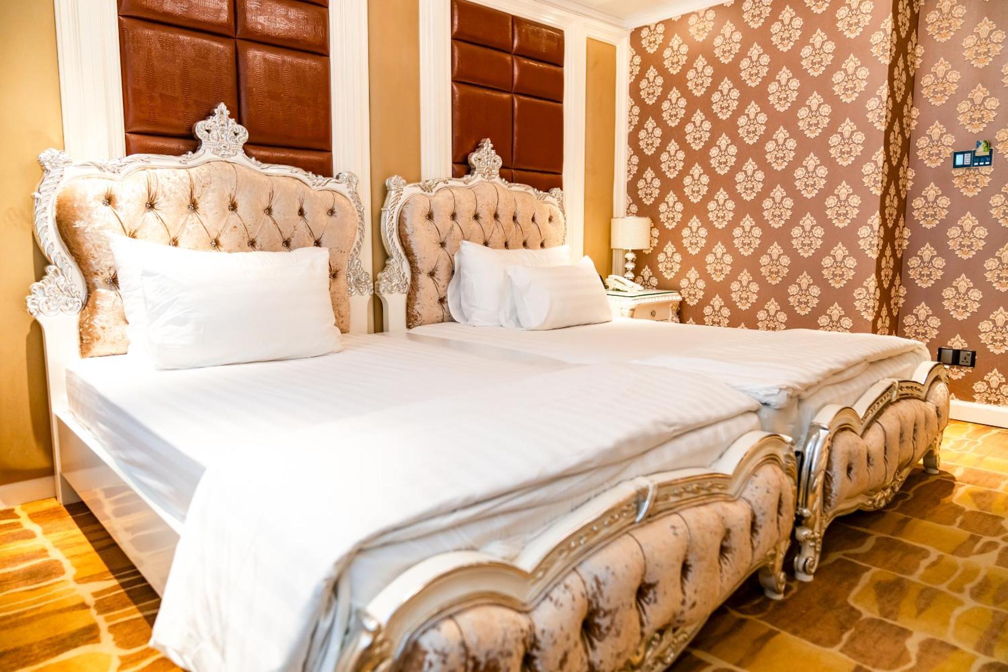 Hoang Trieu Hotel Thành Pho Ho Chí Minh Esterno foto