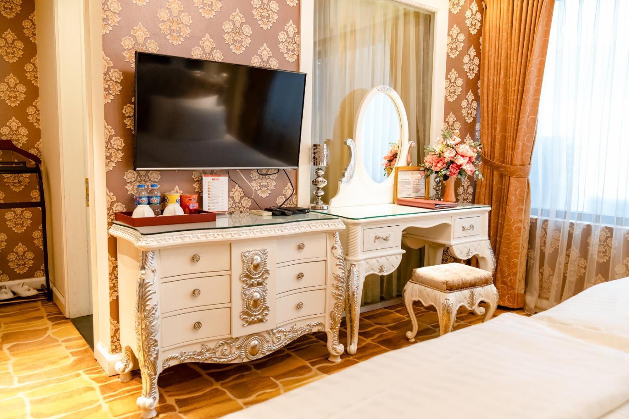 Hoang Trieu Hotel Thành Pho Ho Chí Minh Esterno foto