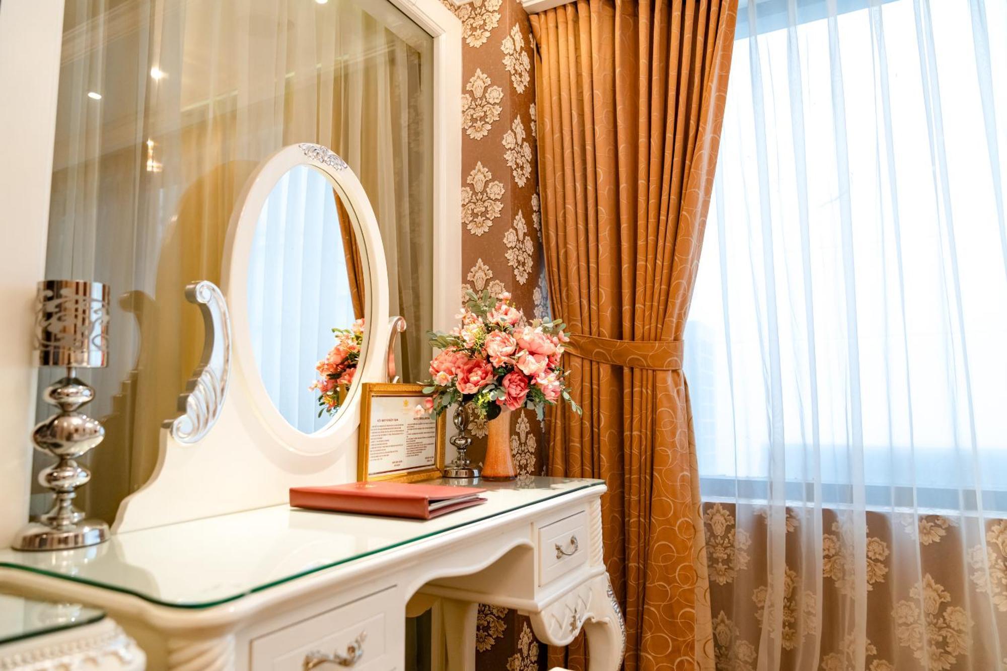 Hoang Trieu Hotel Thành Pho Ho Chí Minh Esterno foto