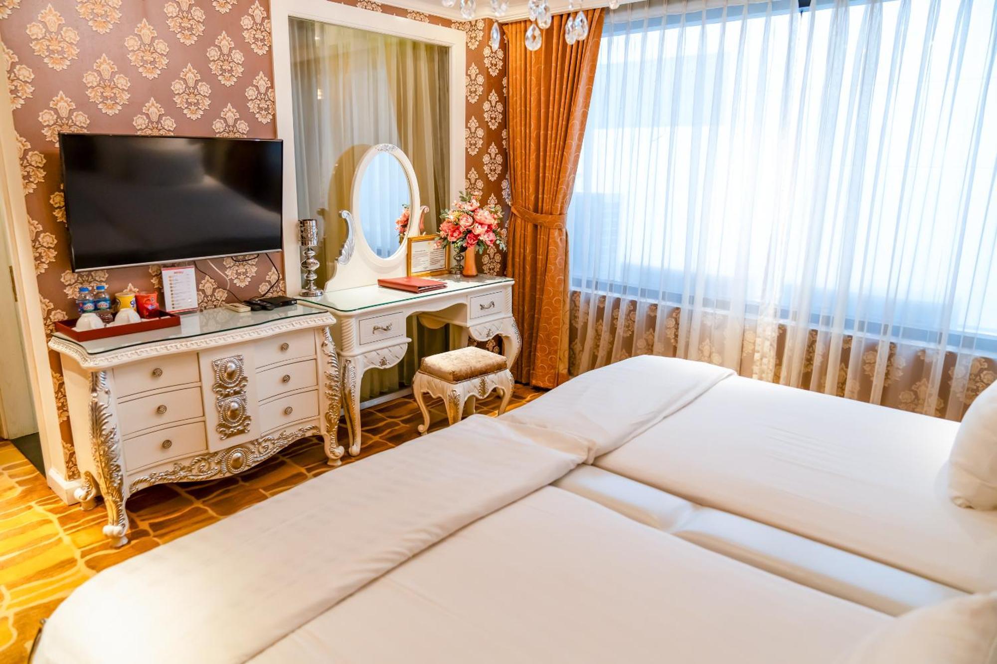 Hoang Trieu Hotel Thành Pho Ho Chí Minh Esterno foto