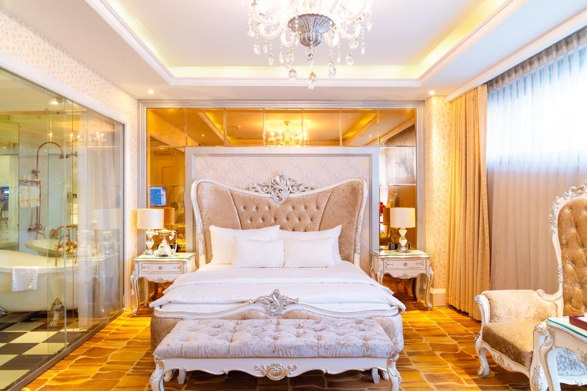 Hoang Trieu Hotel Thành Pho Ho Chí Minh Esterno foto