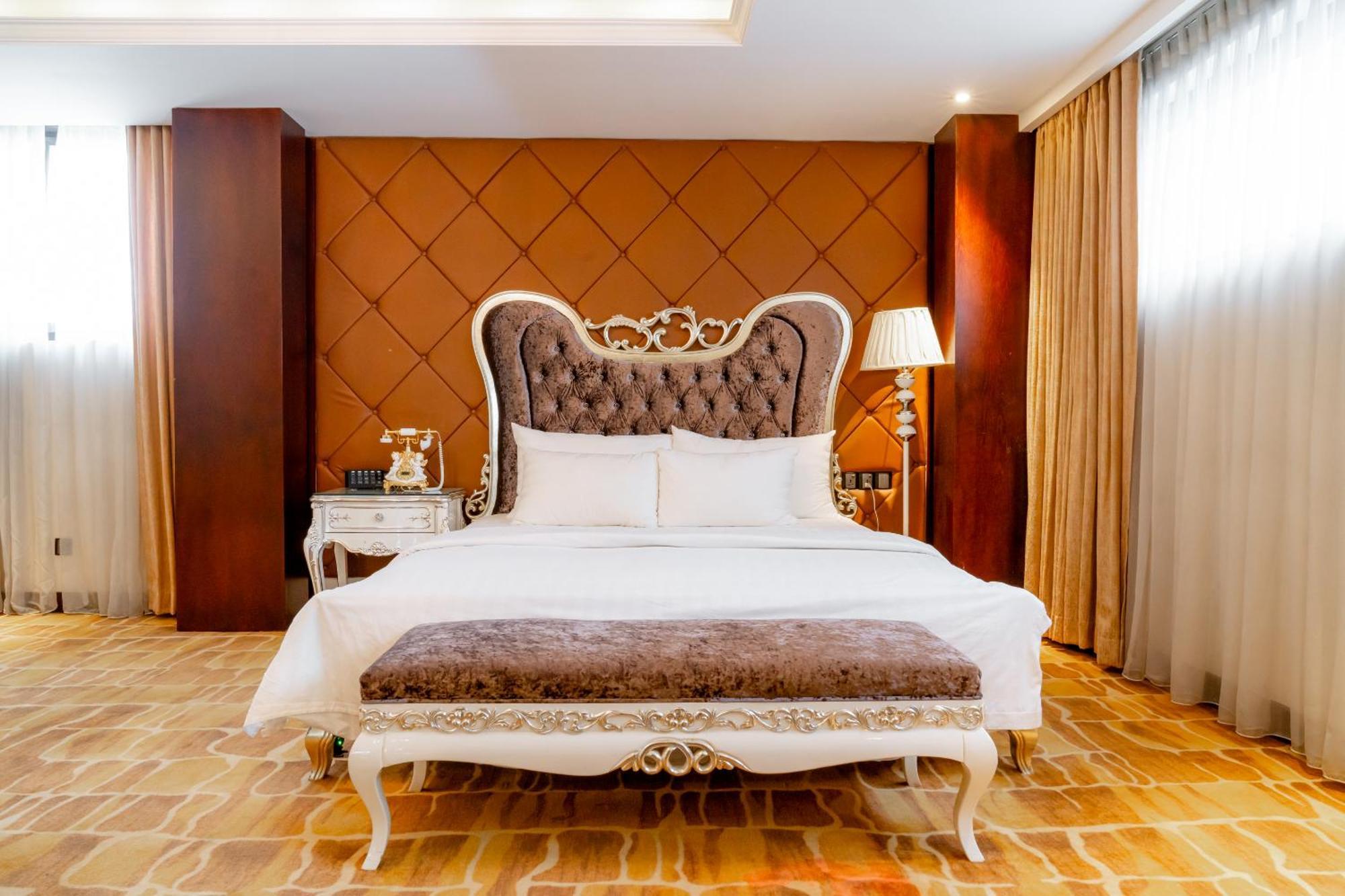 Hoang Trieu Hotel Thành Pho Ho Chí Minh Esterno foto