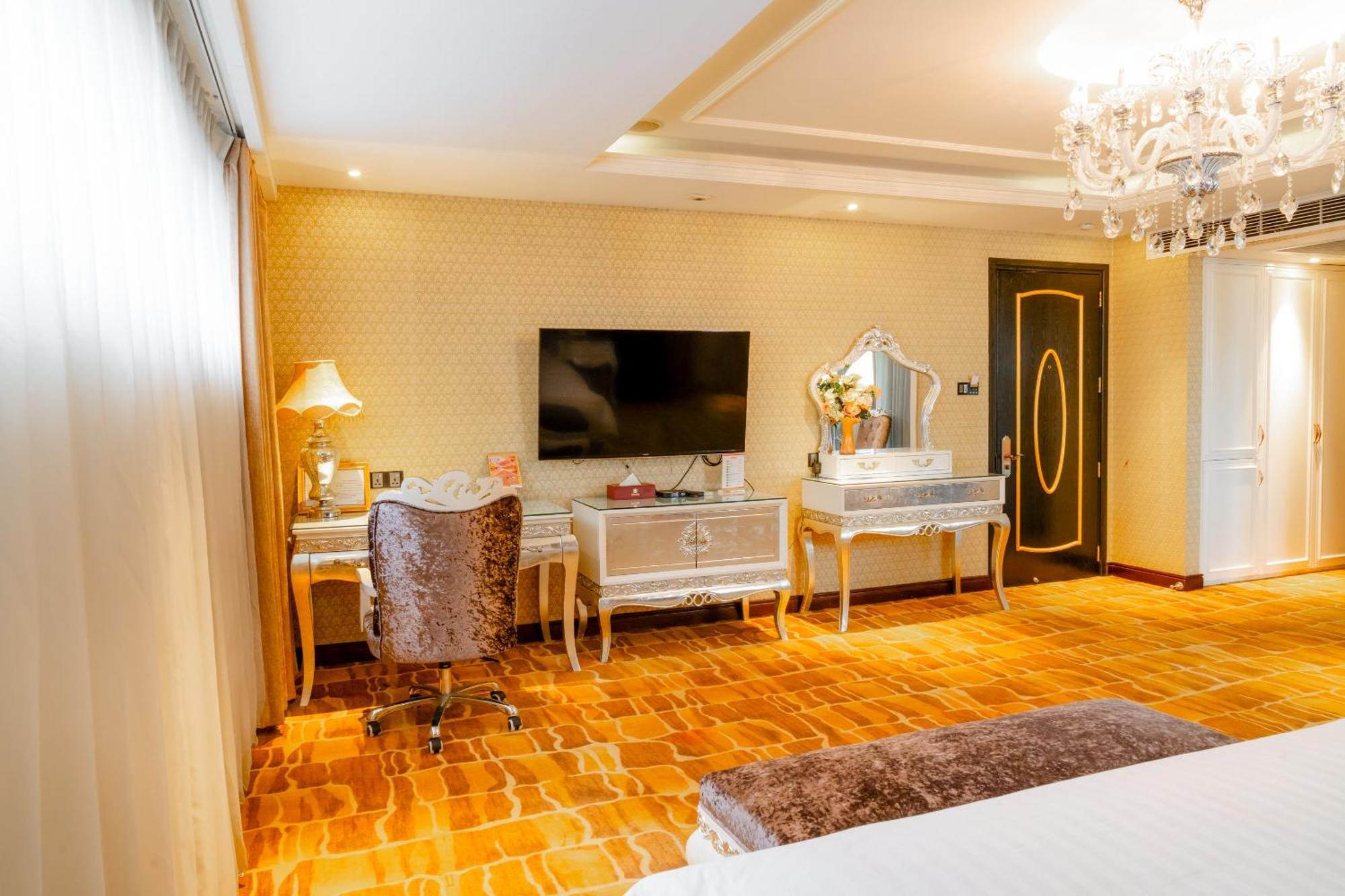 Hoang Trieu Hotel Thành Pho Ho Chí Minh Esterno foto