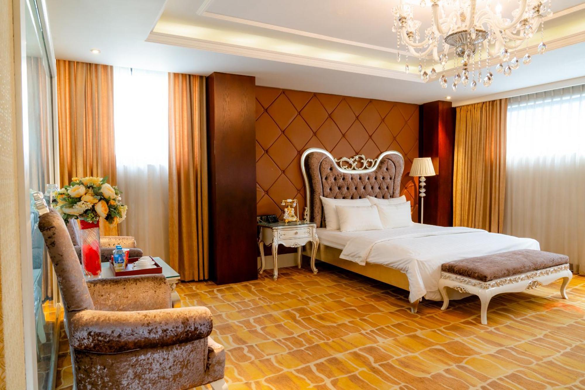 Hoang Trieu Hotel Thành Pho Ho Chí Minh Esterno foto
