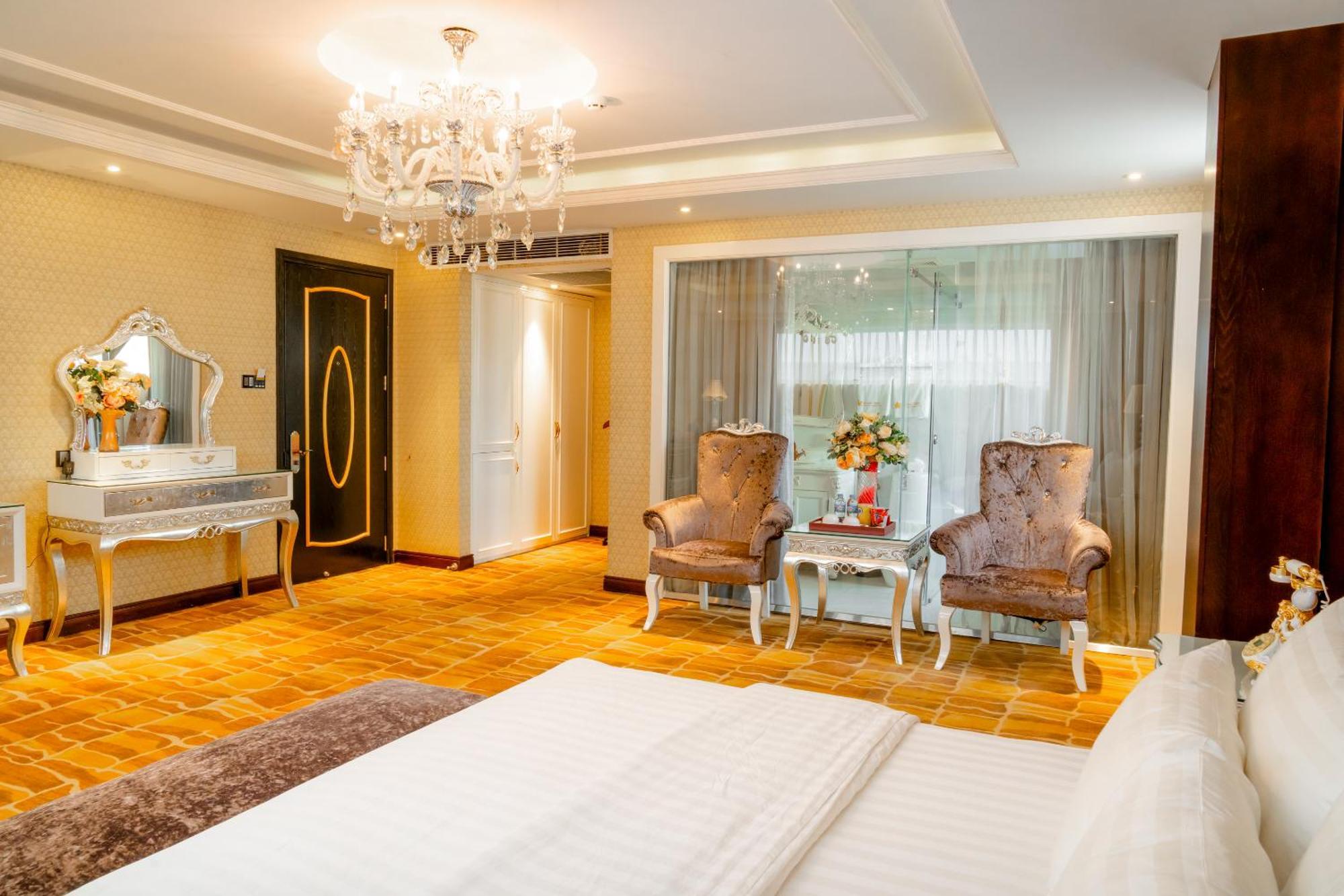 Hoang Trieu Hotel Thành Pho Ho Chí Minh Esterno foto