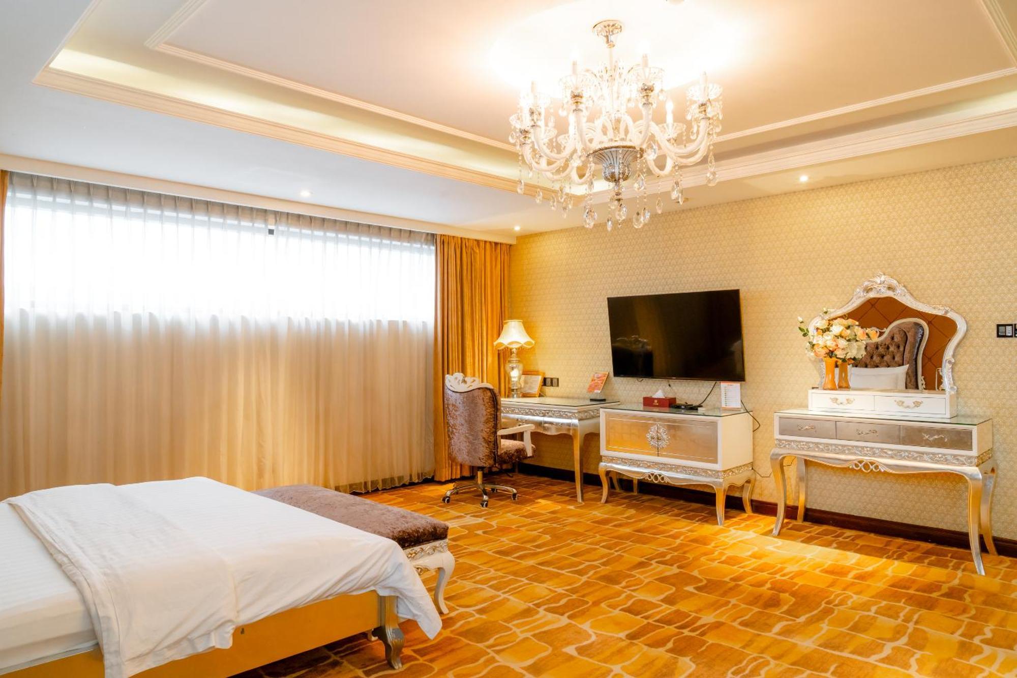 Hoang Trieu Hotel Thành Pho Ho Chí Minh Esterno foto