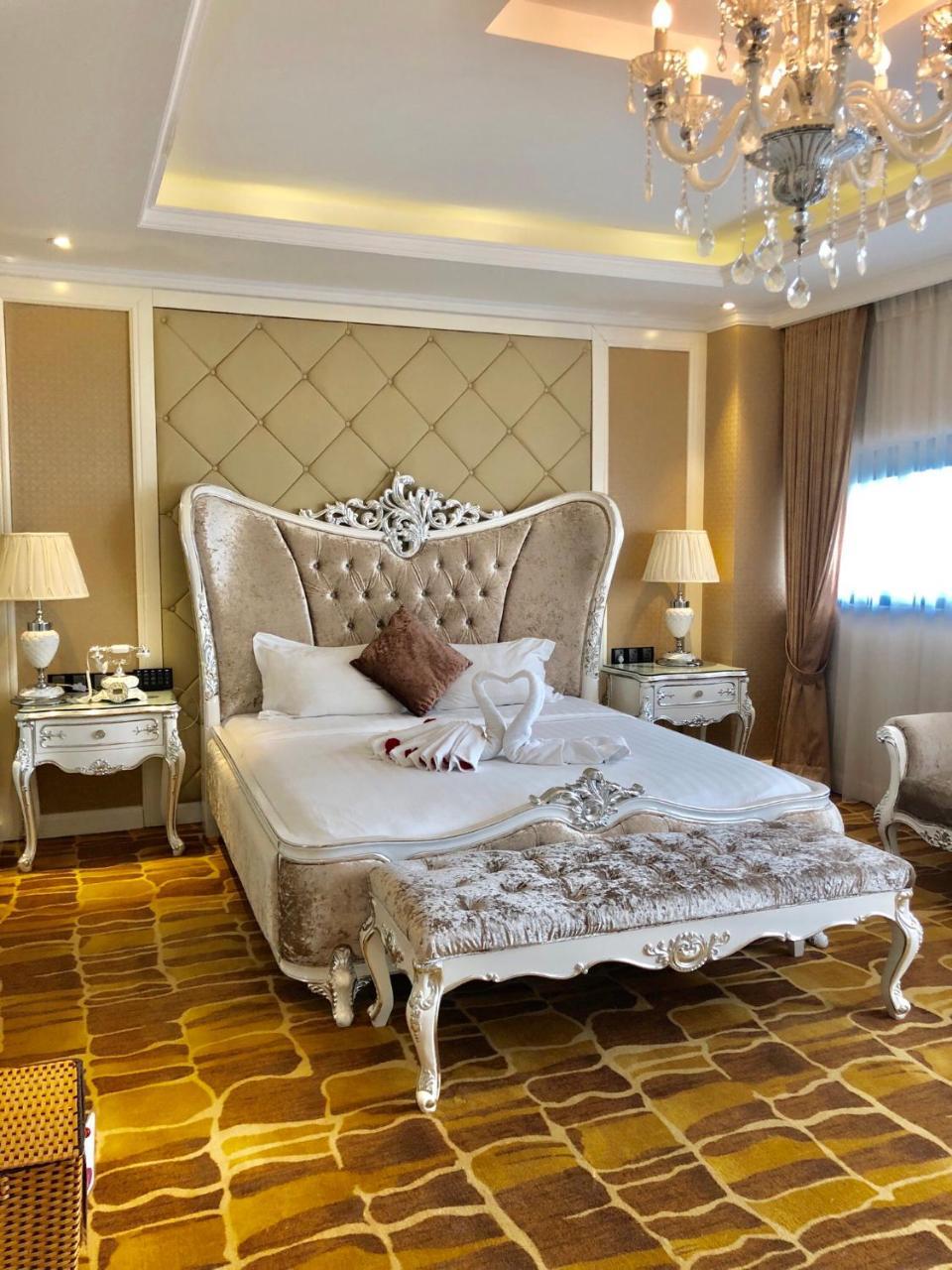 Hoang Trieu Hotel Thành Pho Ho Chí Minh Esterno foto